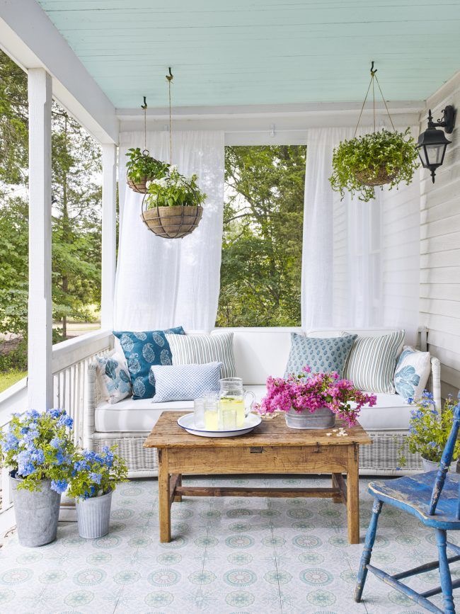 25 Beautiful and Bright Summer Front Porch Ideas