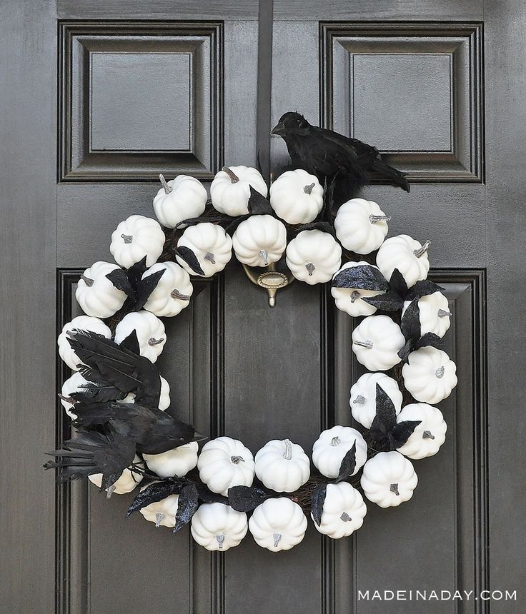 23 Best DIY Halloween Wreaths - Chic Interior