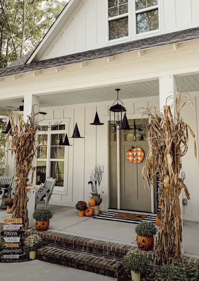 26 Beautiful Fall Front Porch Decor Ideas - Chic Interior