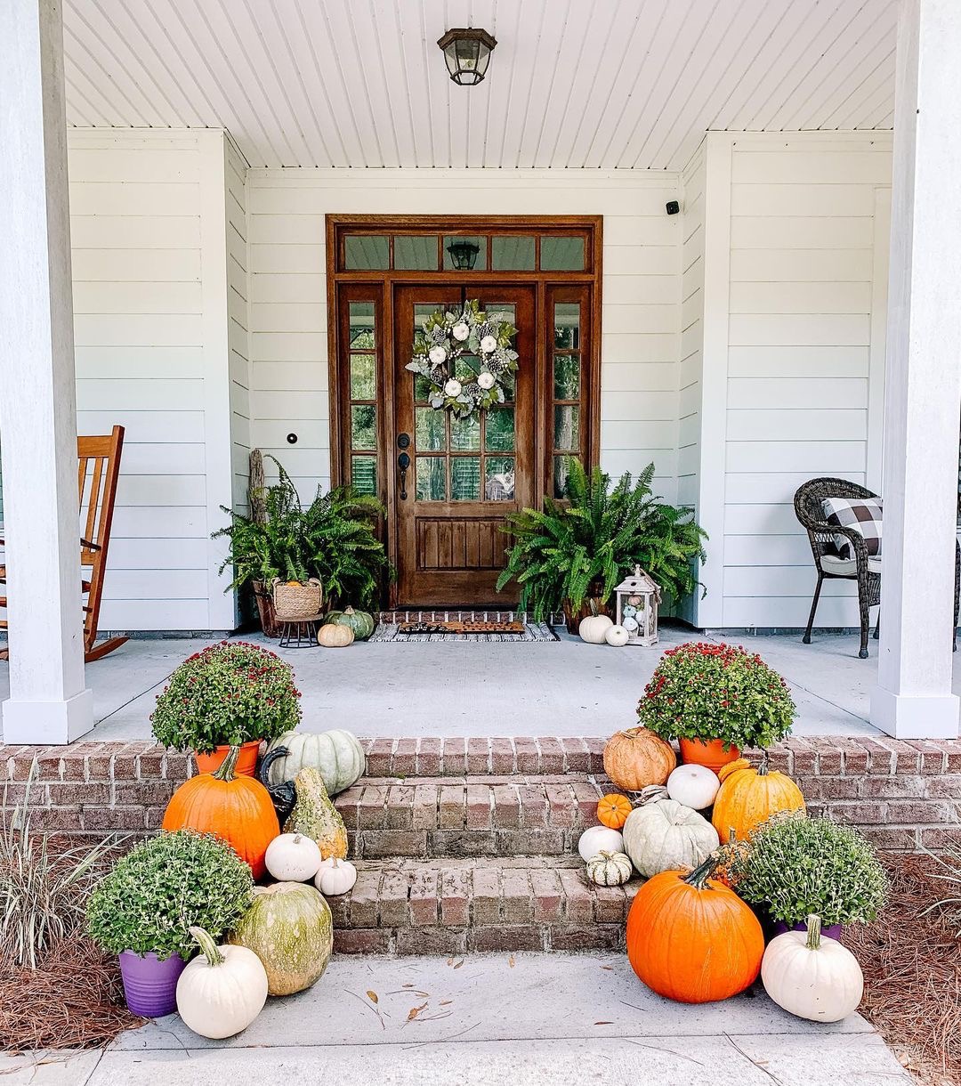 26 Beautiful Fall Front Porch Decor Ideas - Chic Interior