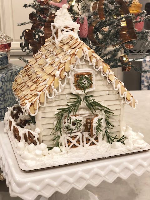 Want to win the best gingerbread house decorating contest this year? Then, take a look at these 25 fabulous gingerbread house designs that'll guarantee compliments!