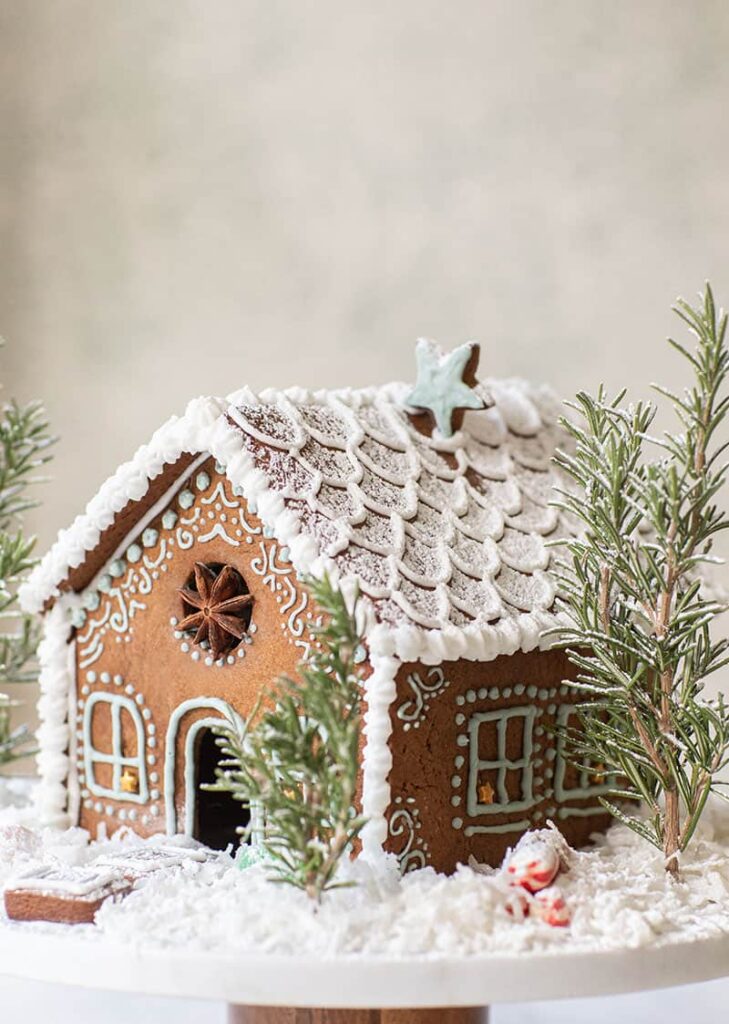 Want to win the best gingerbread house decorating contest this year? Then, take a look at these 25 fabulous gingerbread house designs that'll guarantee compliments!