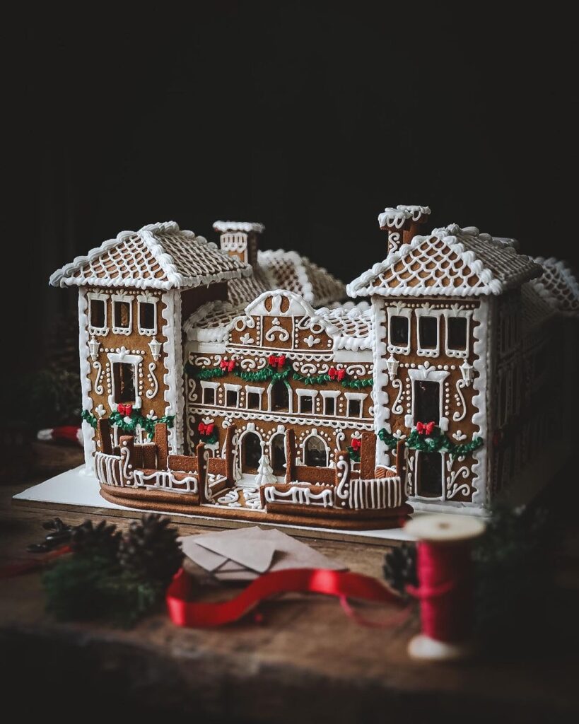 Want to win the best gingerbread house decorating contest this year? Then, take a look at these 25 fabulous gingerbread house designs that'll guarantee compliments!