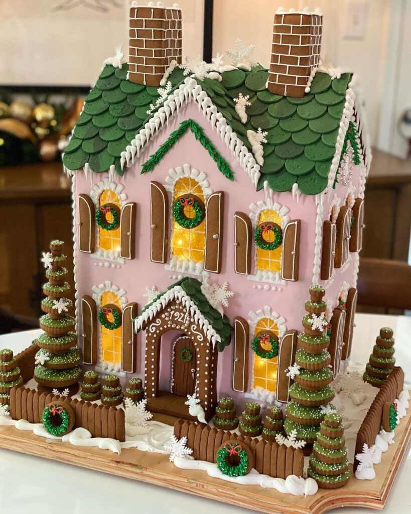 Want to win the best gingerbread house decorating contest this year? Then, take a look at these 25 fabulous gingerbread house designs that'll guarantee compliments!