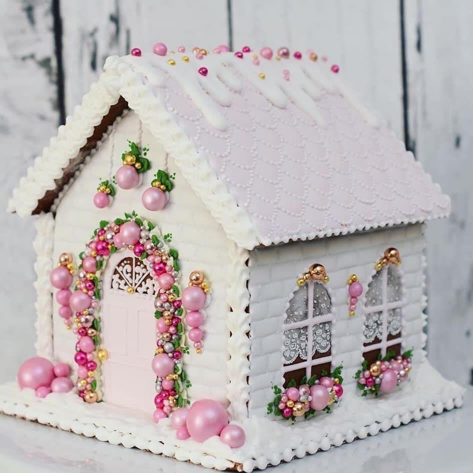 Want to win the best gingerbread house decorating contest this year? Then, take a look at these 25 fabulous gingerbread house designs that'll guarantee compliments!