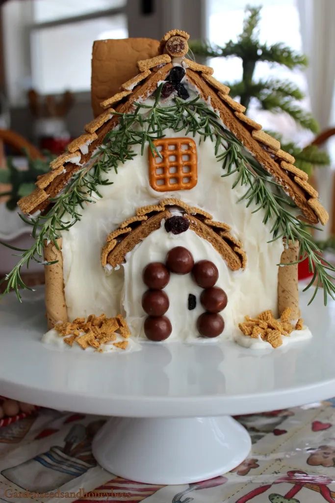 Want to win the best gingerbread house decorating contest this year? Then, take a look at these 25 fabulous gingerbread house designs that'll guarantee compliments!