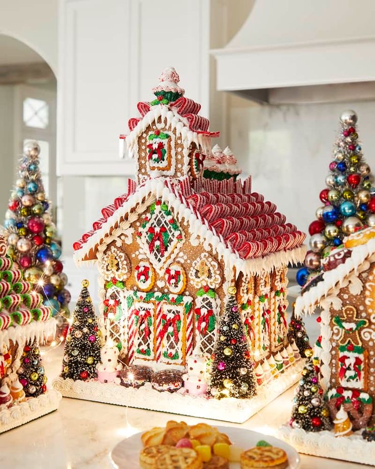 Want to win the best gingerbread house decorating contest this year? Then, take a look at these 25 fabulous gingerbread house designs that'll guarantee compliments!