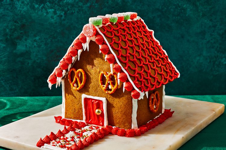 Want to win the best gingerbread house decorating contest this year? Then, take a look at these 25 fabulous gingerbread house designs that'll guarantee compliments!